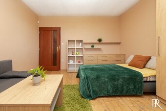 JEDINEČNÝ 5 IZBOVÝ RODINNÝ DOM S BAZÉNOM A KRÁSNOU ZÁHRADOU - 10