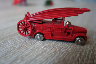Kovový model hasičov Matchbox No. 9 Dennis Fire Engine - 10