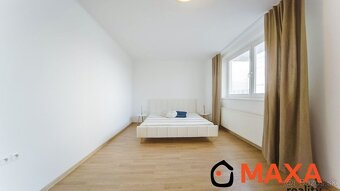 PREDANÉ Trojizbový veľkometrážny byt s terasou, v meste Prie - 10