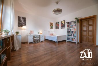 NA PREDAJ | UNIKÁTNY RD V CENTRE TRENČÍNA - 10