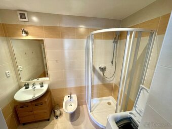 Prenájom veľký 2.izbový byt,2x balkón v centre mesta NR - 10