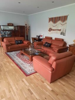 Rodinný dom s veľkorysým pozemkom a hosťovským domom – Vysok - 10