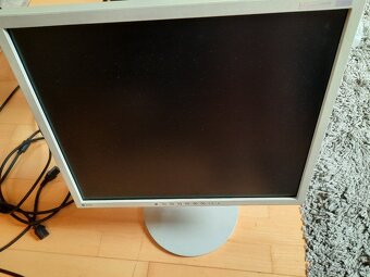 Server a 2x PC s príslušenstvom - 10