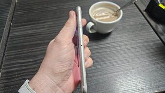 Apple iPhone 8 - na diely, alebo opravu - 10