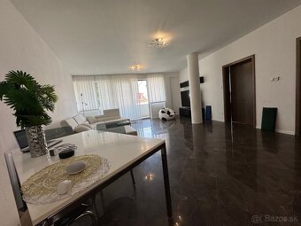-prenájom 2-izbového bytu s loggiou priamo v centre - 10