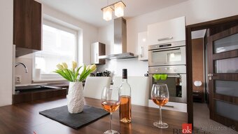 BEŠEŇOVÁ / Predaj apartmánového domu / 2 samostatné jednotky - 10