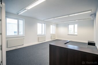 Reprezentatívna polyfunkčná budova so skladom a parkovaním v - 10