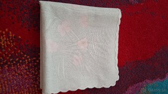 Predám zrkadlo,fén,kufre,obrusy,čisté,vypraté,vyžehlené - 10