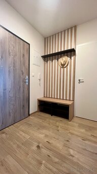 Moderný, zariadený 2i byt s parkovaním a výhľadom - 10
