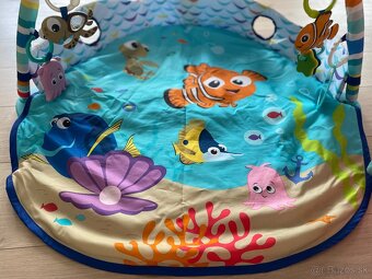 Svetelná a zvuková hrazdička pre babätko - Hľadá sa Nemo - 10