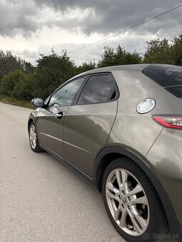 Honda Civic 5DR 1.8 - 10