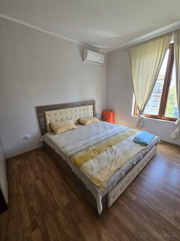 EXKLUZÍVNE Priestranný a zariadený 2-izbový apartmán v rez - 10