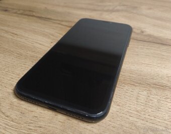 iphone 11 64 GB čierny – batéria 100 %
- 10