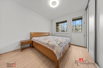 KOMPLETNE ZREKONŠTRUOVANÝ 4-IZBOVÝ BYT V RAČI – IHNEĎ VOĽNÝ - 10