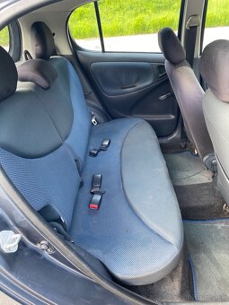 Toyota Yaris 1.0 - 10
