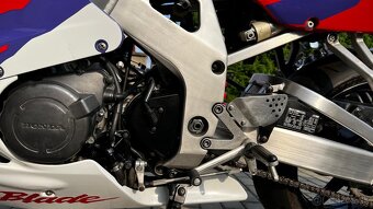 HONDA CBR 900 SC 33 - 10