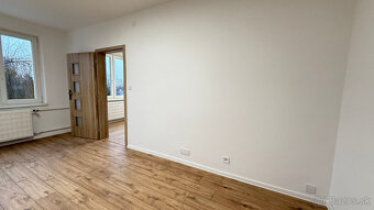 Jednoizbový, kompletne zrekonštruovaný byt s možnosťou zaria - 10