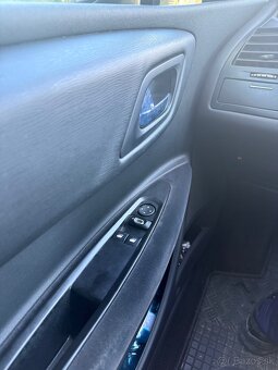 Citroën C4 1.4 benzín - 10