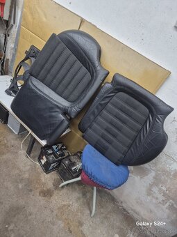 Passat B6 sedačky koža + alcantara top stav - 10