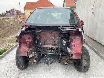 Rozpredam R scenic 1,9 dti 2002 - 10