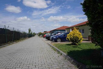 Byt s parkovacím stojiskom pri Slnečných jazerách - 10