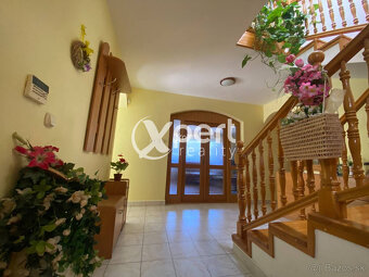 ZNÍŽENÁ CENANA PREDAJ RODINNÝ DOM PRIAMO V CENTRE - 10