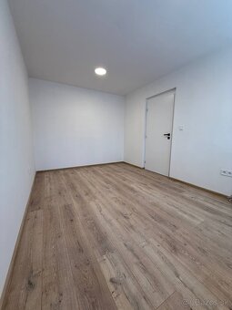 Na predaj 3 izbový byt po kompletnej rekonštrukcii - 10