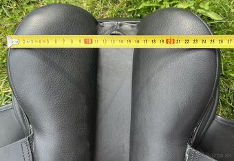 Anglické drezurní sedlo černé se třmeny SLEVA - 10