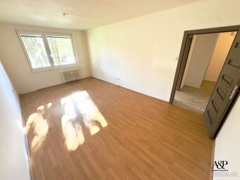 VÝRAZNÁ ZĽAVA NA PREDAJ 4 IZBOVÝ BYT, 84M2, LÚČKY, HOL - 10