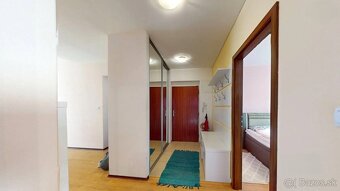 Prenájom veľkého 4-izbového bytu s loggiou, 93 m², Trenčín – - 10