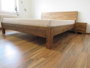 Dubová posteľ Elegant + 2 stolíky zdarma - 10