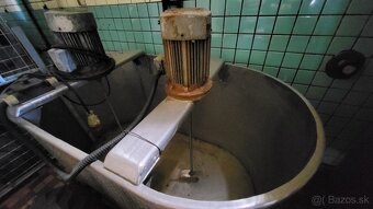 Nerezová oválna nádoba na miešenie 2.000 L - 10