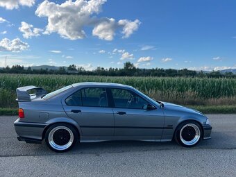 BMW e36 sedan 320i - 10