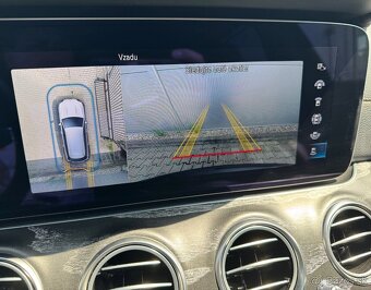 Mercedes E trieda Kombi 300De 4MATIC Plug-IN Hybrid - 10