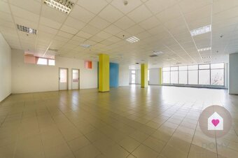 GA/CENTRUM - Veľký obchodný priestor o výmere 337m2 s parkov - 10