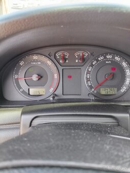 Škoda Superb 1. 1,9 TDI 96kW - 10