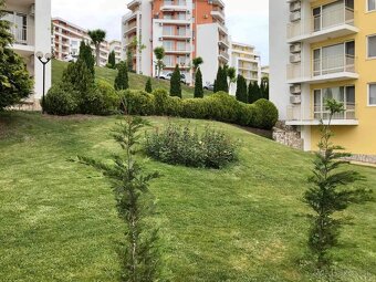 Predám Priestranný apartmán s výhľadom na more Bulharsko - 10