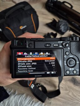 Sony A6400 + plne prislusenstvo - 10