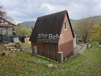 Rekreačný pozemok s murovanou chatkou - 10