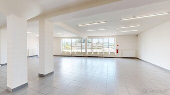 280 m2 na frekventovanom mieste s parkovaním - 10