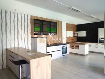 Veľký obchodný priestor 196 m2 s parkovacími miestami - 10