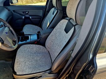 Volvo XC90 2.4 D5 MOMENTUM - 10