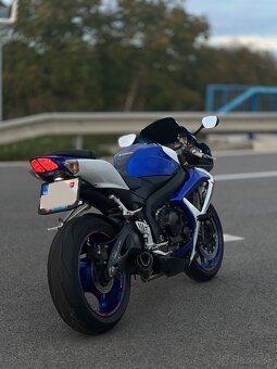 Suzuki GSX-R 600 K7 - 10