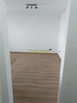 PREDAJ - 2- izbový byt s loggiou na Drobného ulici v Dúbravk - 10