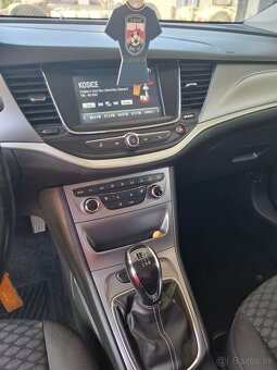 Opel Astra Sports Tourer - 10