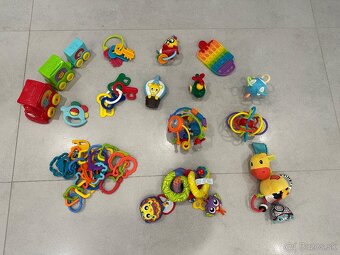 Detska stolicka, stolik, hracky, gumaky,  … - 10