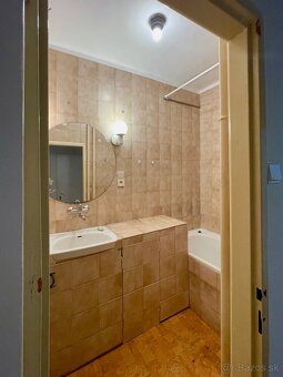 Predám 2 - izb. tehlový byt s balkónom na Podhradovej - 10
