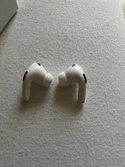 AirPods - 10