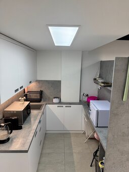ODSTÚPENIE ZABEHNUTÉHO SALÓNU V CENTRE BRATISLAVY - 10