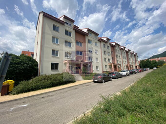 NA PREDAJ 2 IZBOVÝ BYT NITRA - ZOBOR, JELENECKÁ UL. - 10